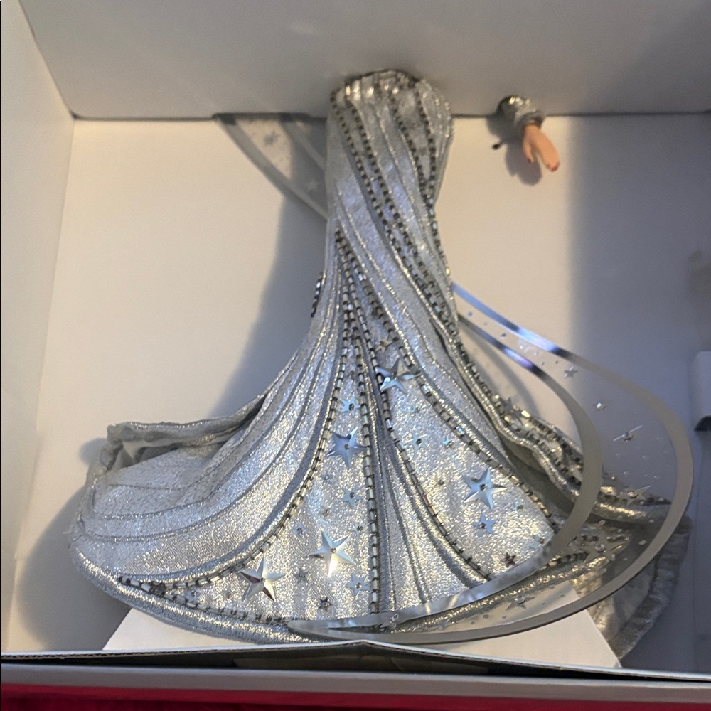 Bob Mackie Lady Liberty Barbie - Picture 3 of 10